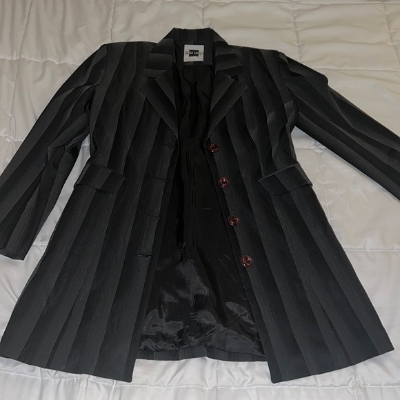 Blazer with stripes and button down - Picture 1 of 5